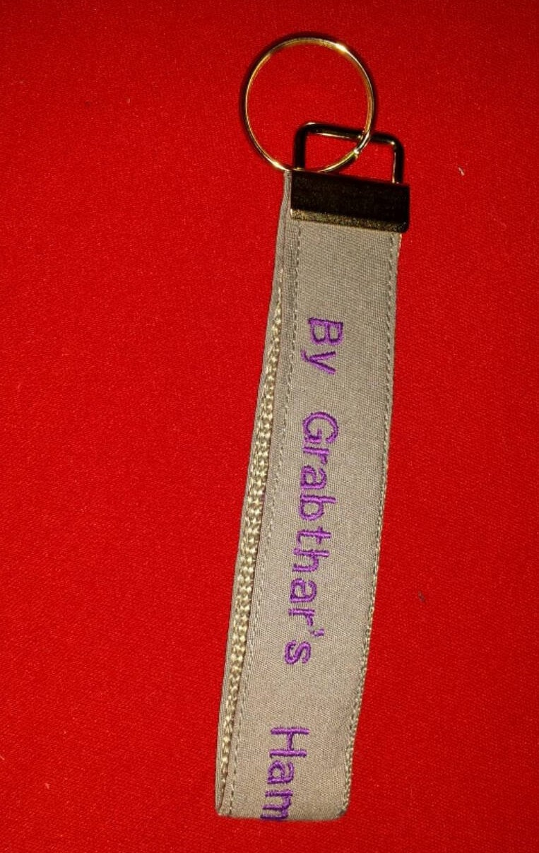 Galaxy Quest Inspirierter Schlüsselanhänger "By Grabthar's Hammer What A Savings" von OrangeRoomDesign