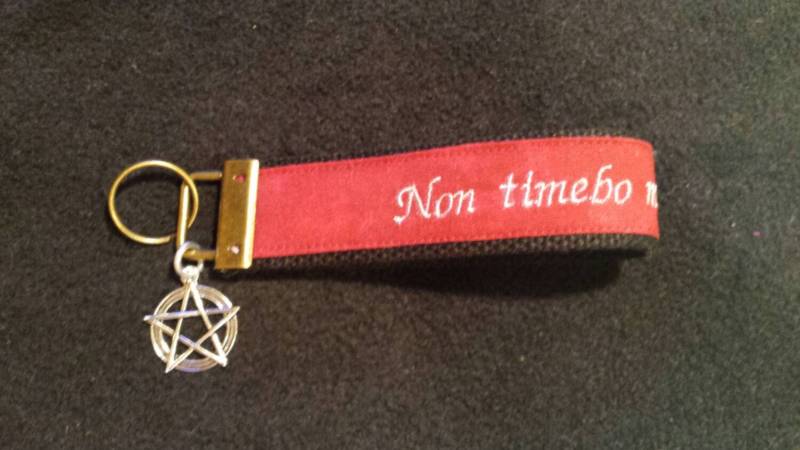 Übernatürliche Inspiriert Fob Schlüsselanhänger "Non Timebo Mala" von OrangeRoomDesign