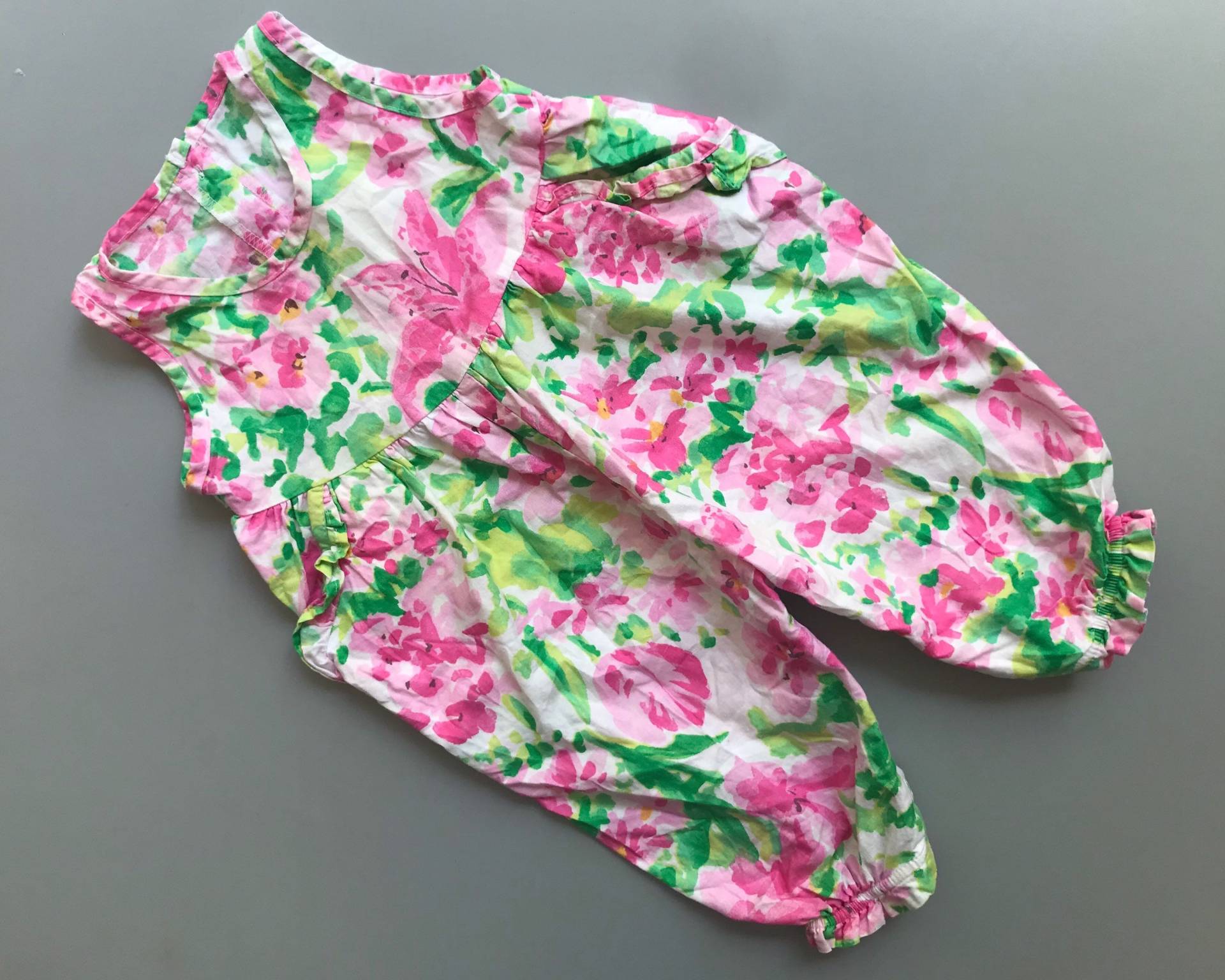 Vintage Baby Mädchen Floral Strampler Playsuit 1990Er Jahre Rosa Grün Lebendig 3-6 Monate Sommer Rüschen von OrangesandLemonsJnr