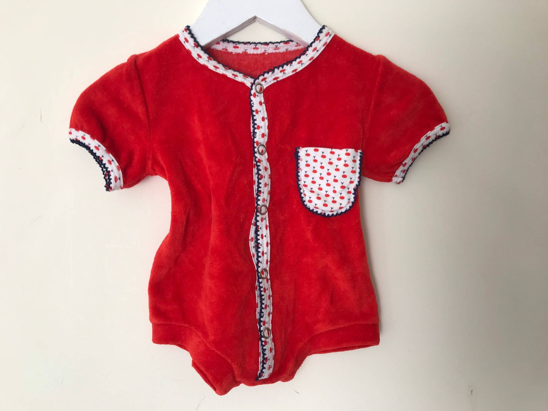 Vintage Baby Velour Rot Sommer Spielanzug Mädchen Strampler 0-3 Monate 1970Er Jahre von OrangesandLemonsJnr