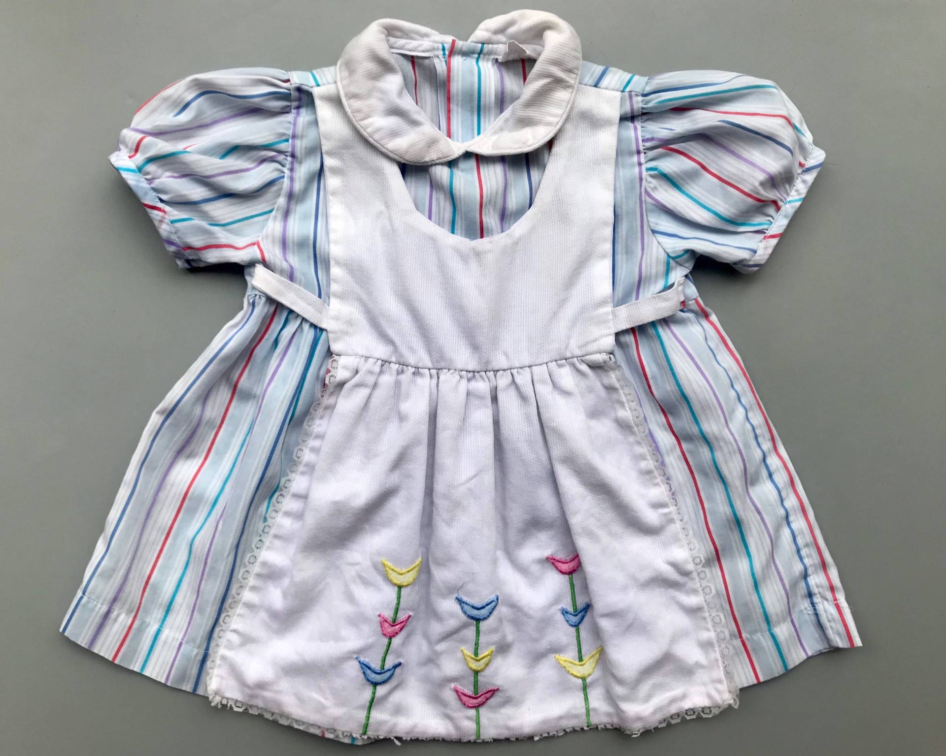 Vintage Kleid Baby Mädchen 12-18 Monate 9-12 Schürze Bestickt Traditionell Blau Weiß Kragen Rüschen von OrangesandLemonsJnr