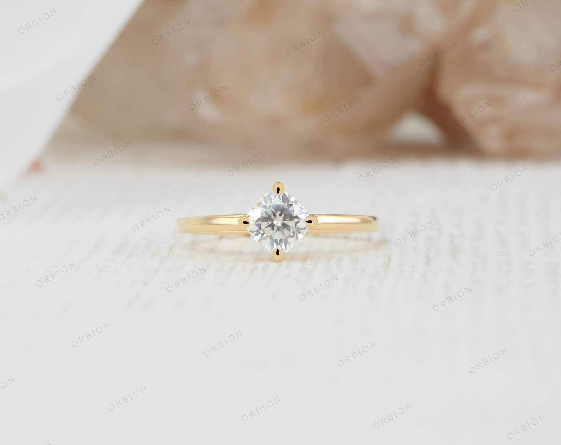 Cushion Cut Moissanite Verlobungsring Für Frauen, 14K | 18K Solid Gold Ring, Schlichter Ehering, Jahrestagsgeschenk Für Sie, Versprechensring von OrbionJewels