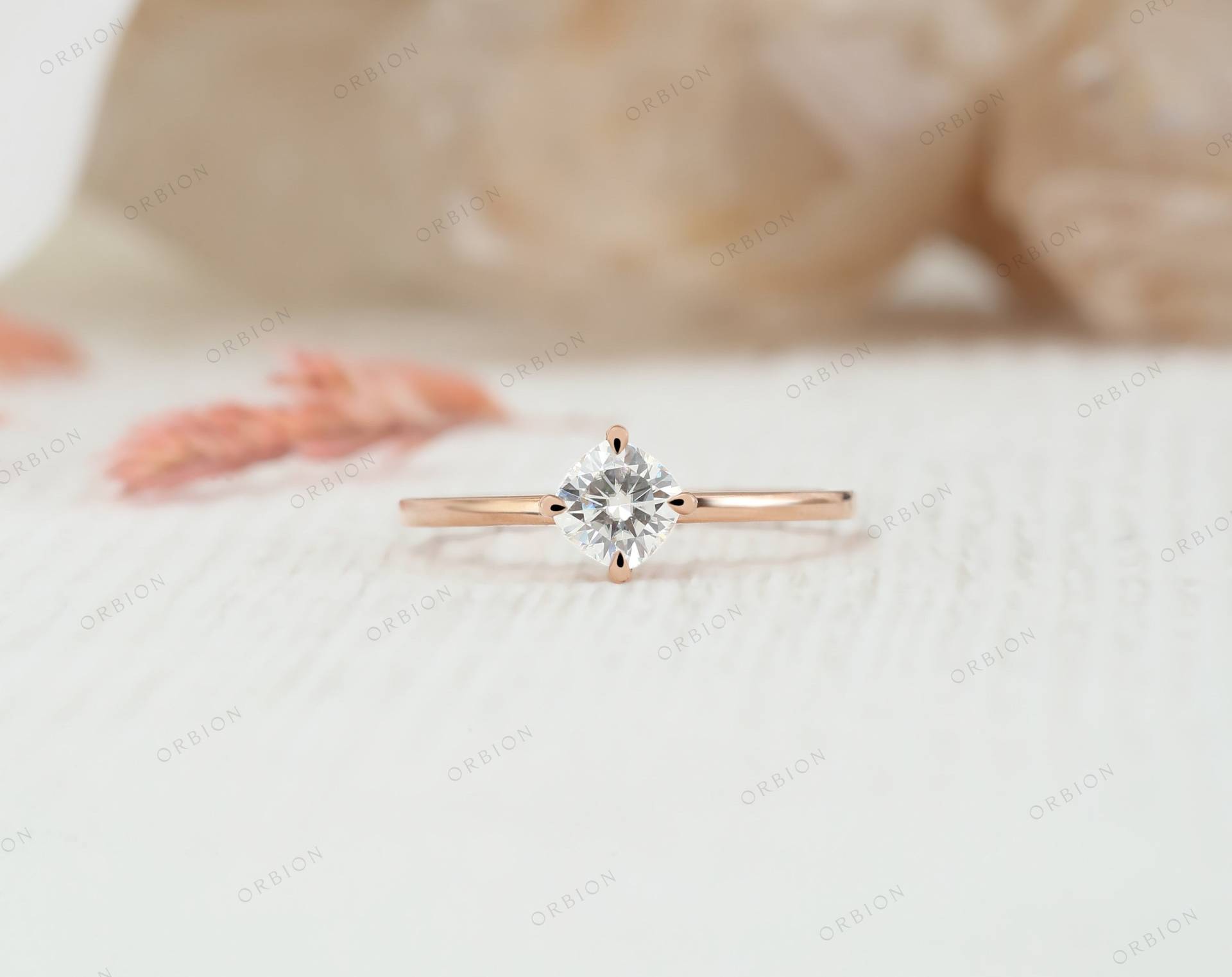 Kissenschliff Moissanit Verlobungsring Für Frauen, 14K | 18K Solid Gold Ring, Einfacher Ehering, Jubiläumsgeschenk Zierlicher Versprechensring von OrbionJewels