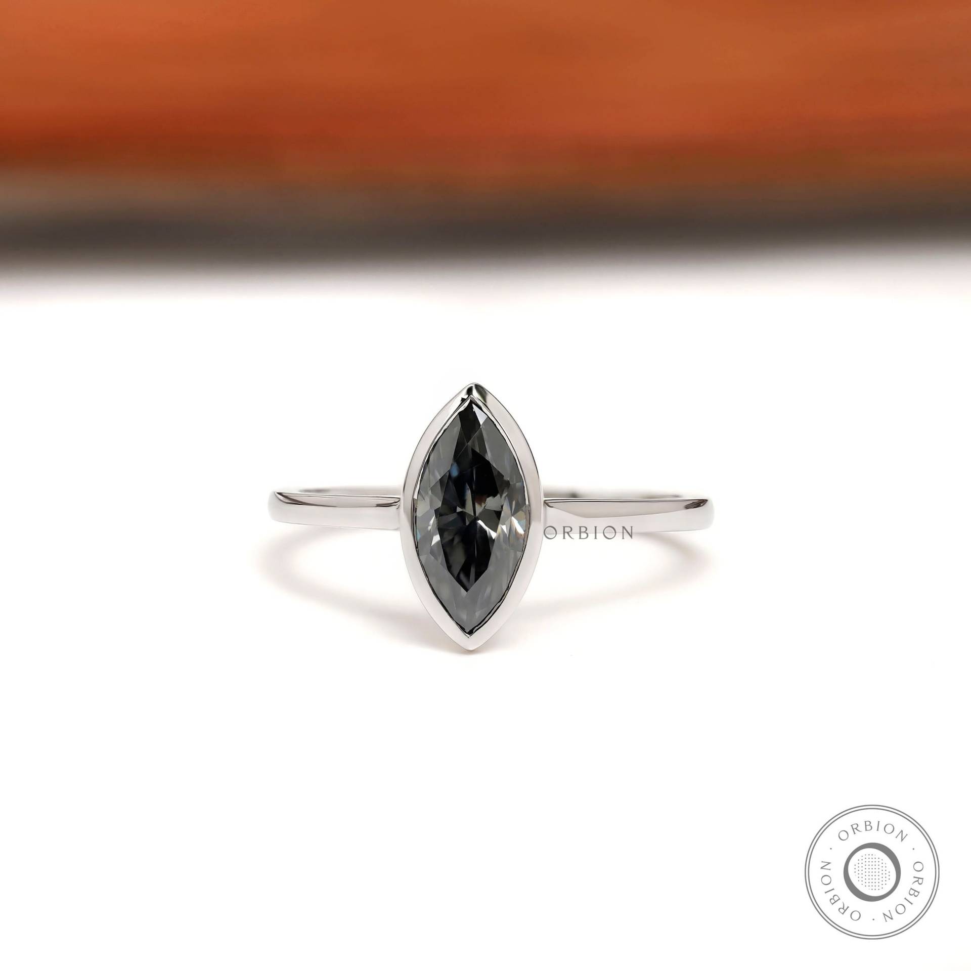 1 Ct Marquise Schnitt Grauer Moissanit Ring, Lünette Verlobungsring, 10K/14K 18K Weißgold Steinring, Fancy Farbe Edelstein Ring von OrbionJewels