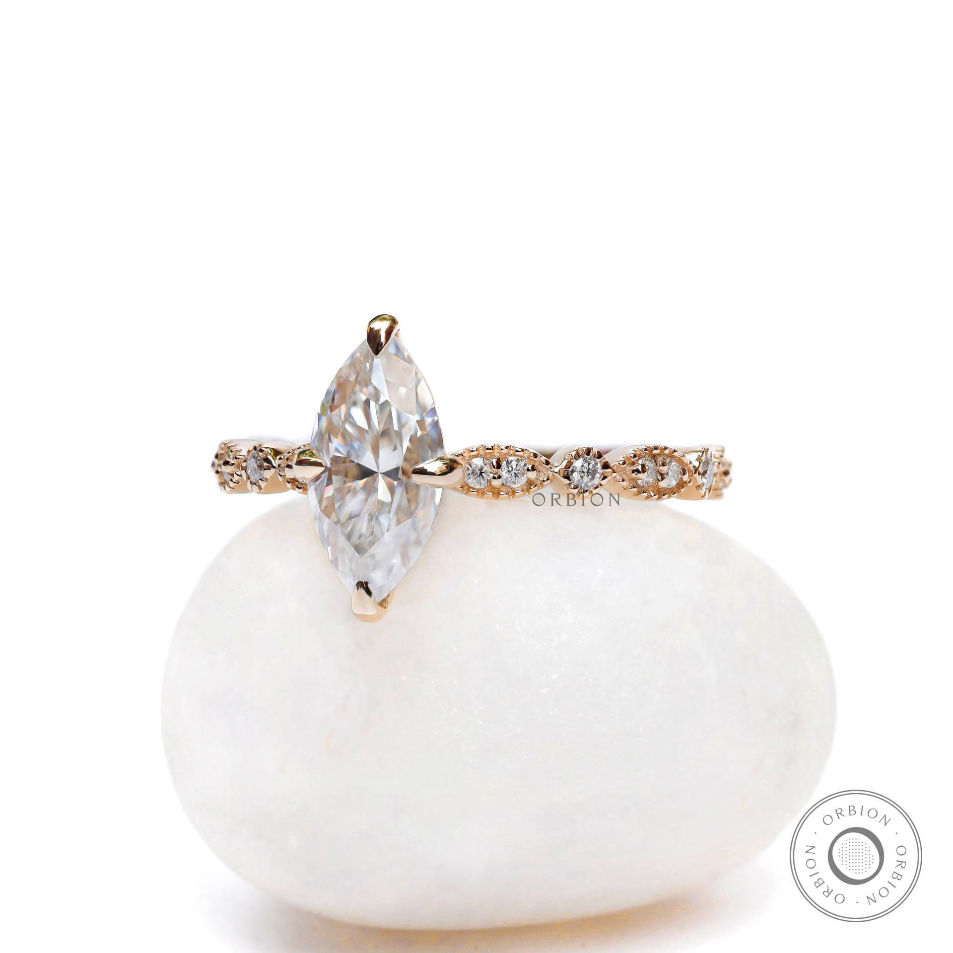 Marquise Moissanite Diamant Verlobungsring, Milgrain Versprechen Ring, Massiv Gold Vintage Ehering, Art Deco Valentines Geschenk Für Sie von OrbionJewels