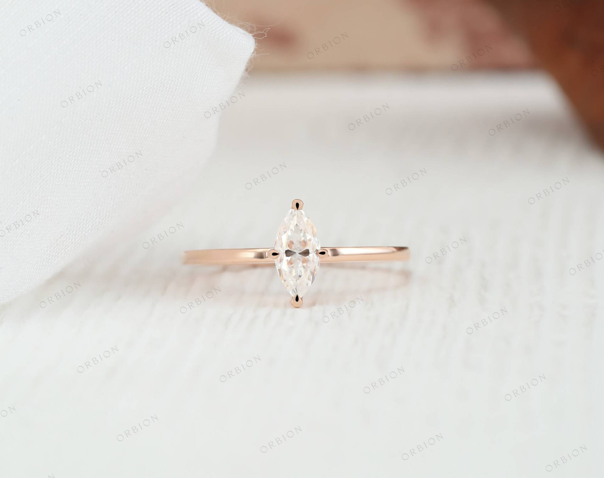 Marquise Moissanite Verlobungsring, 14K | 18K Solid Gold Ring, Schlichter Ehering, Jahrestagsgeschenk, Zierlicher Versprechen Ring von OrbionJewels