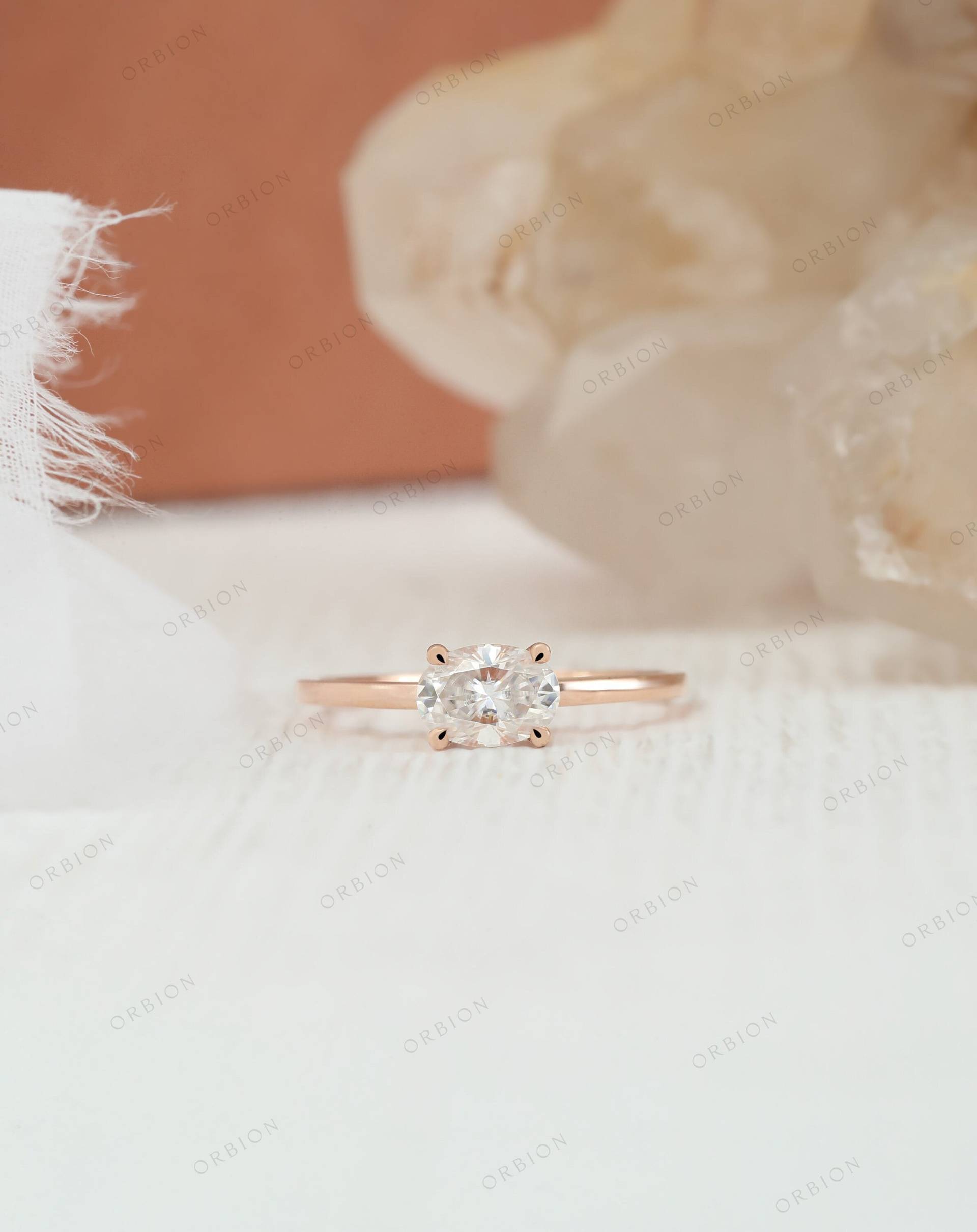 Oval Moissanite Verlobungsring Seitliche Einstellung Für Frauen, 14K | 18K Goldring, Schlichter Ehering, Solitärring, Versprechensring von OrbionJewels