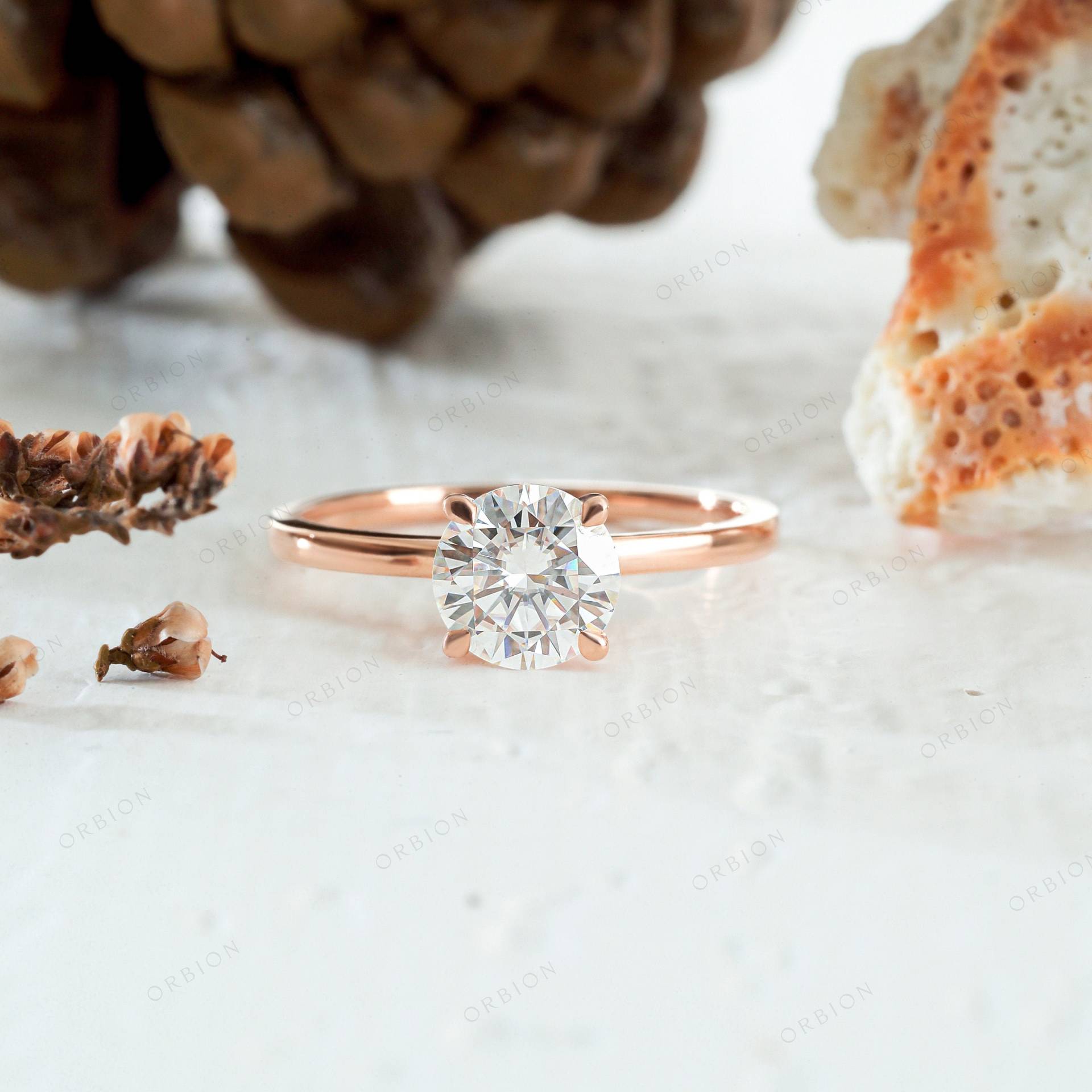 Runder Moissanit-Solitär-Verlobungsring, Solitärring Aus 14 Karat Roségold, Schlichter Ehering, Jubiläumsgeschenk Für Sie, Geschenk Mama von OrbionJewels