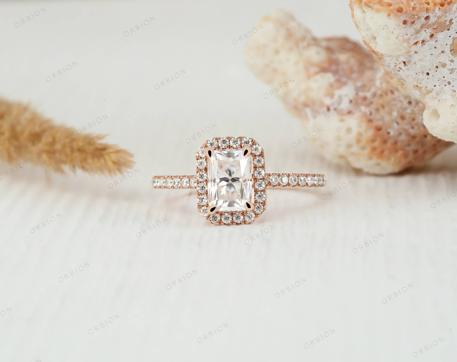 strahlender Moissanit Verlobungsring Halo in Rosegold, Vintage Moissanite Diamantring, Jubiläumsring, Ehering Für Frauen von OrbionJewels