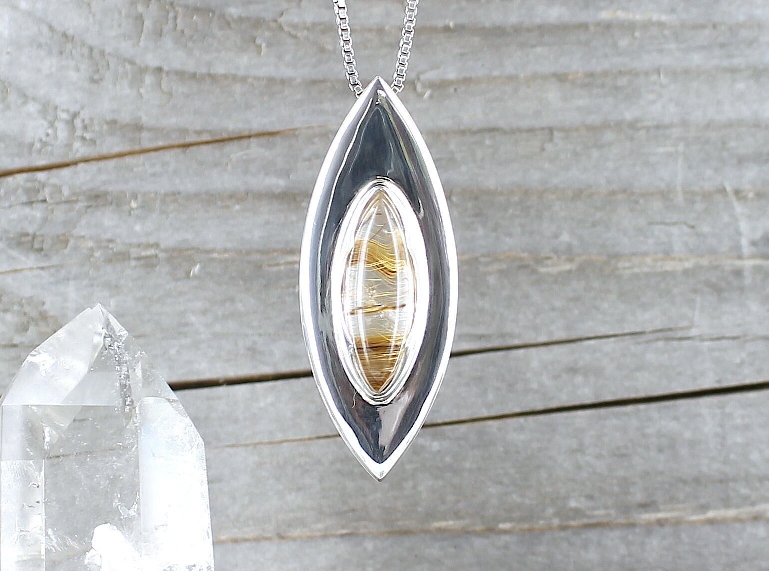 Quarz-Rutil-Sterling Silber Anhänger. Edelstein Stein Design Quarz-Halskette. Rutil Quarz Schmuck. Mit Einschlüssen von Orchajewelry