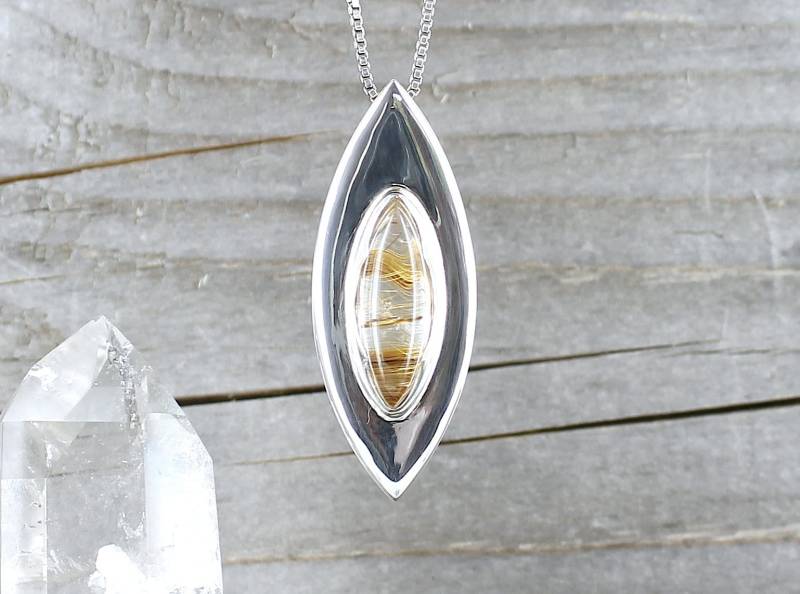 Quarz-Rutil-Sterling Silber Anhänger. Edelstein Stein Design Quarz-Halskette. Rutil Quarz Schmuck. Mit Einschlüssen von Orchajewelry