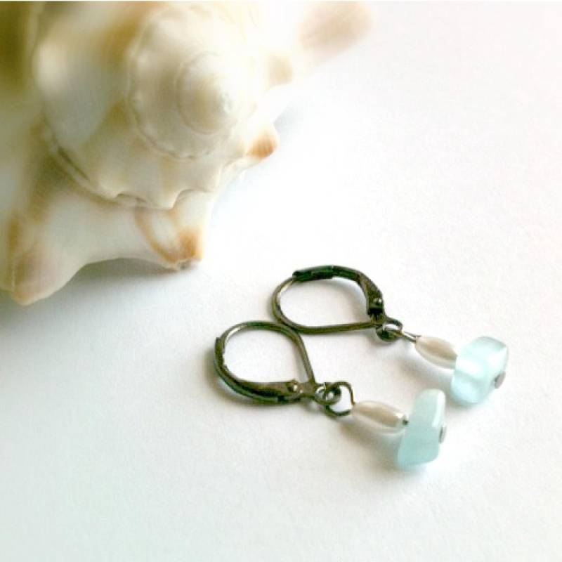 Blau Und Weiss Ohrhänger, Zierliche Gunmetal Ohrringe Blau Und Weiss Ohrhänger, Zierliche Gunmetal Ohrringe von Orchiada