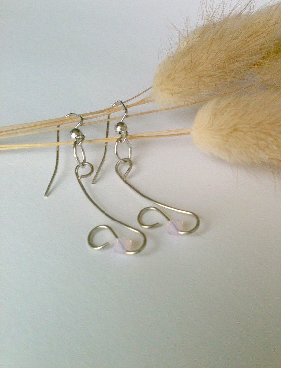 Silberdraht Gewickelt Handgemachte Ohrringe Mit Rosa Swarovski Kristallen Silberdraht Gewickelt Handgemachte Ohrringe Mit Rosa Swarovski Kristallen von Orchiada