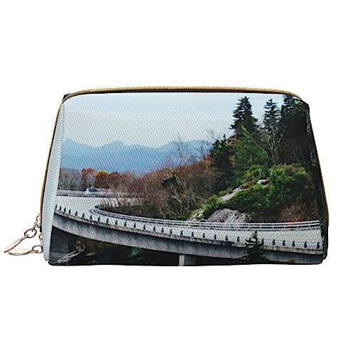 Blue Ridge Parkway Road Bridge Print Leder Kosmetiktasche Tragbare Wasserdichte Make-up-Tasche Reise Kulturbeutel Make-up Organizer für Mädchen Frauen Frau Geschenk, weiß, Einheitsgröße von OrcoW