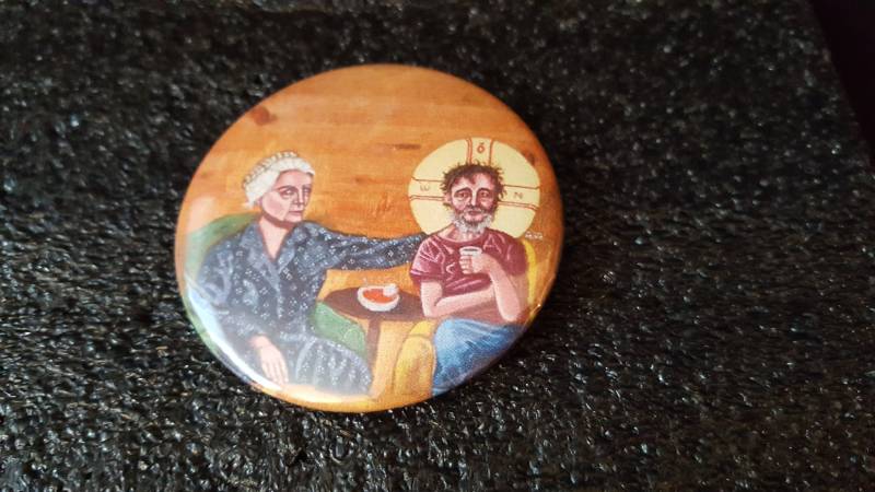 Dorothy Day Mit Obdachlosem Christus - 5cm Button von OregonButtonStore