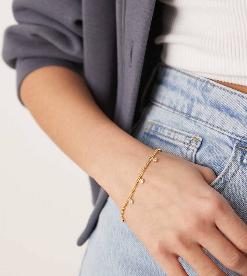 Orelia - Armband mit 18-Karat-Vergoldung und mehreren Kristallanhängern-Goldfarben von Orelia