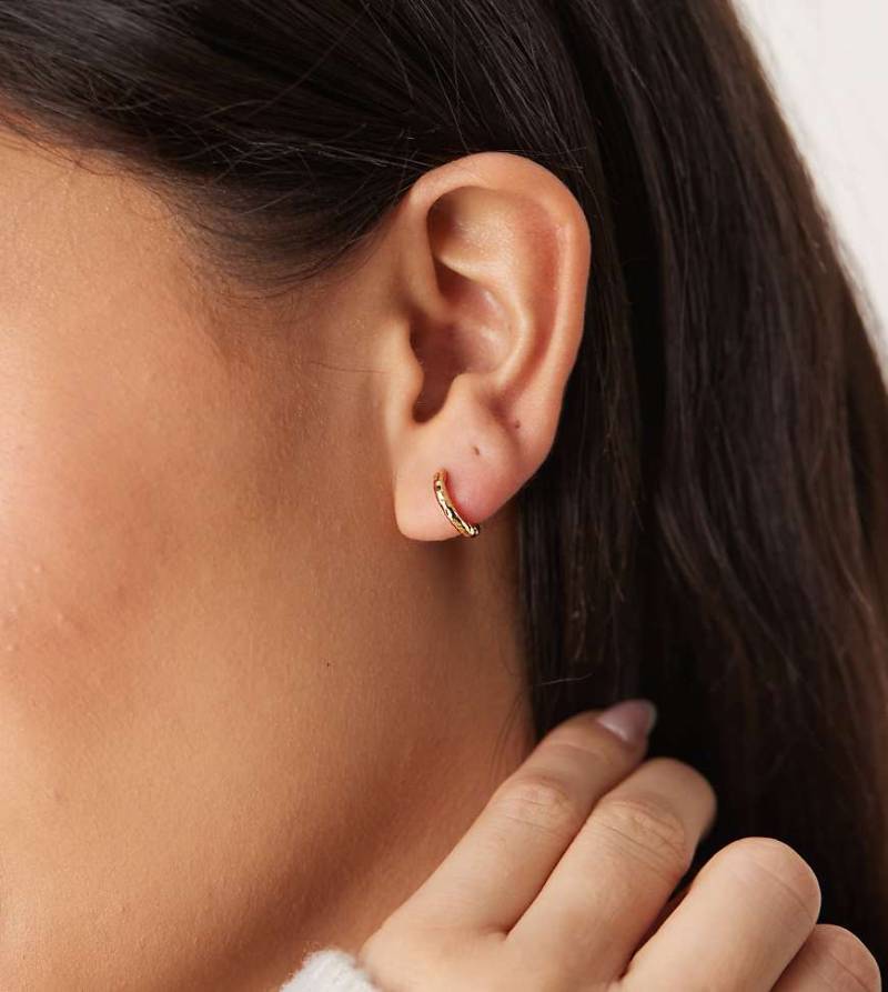 Orelia - Creolen mit 18-Karat-Vergoldung und polierter geschmolzener Optik-Goldfarben von Orelia