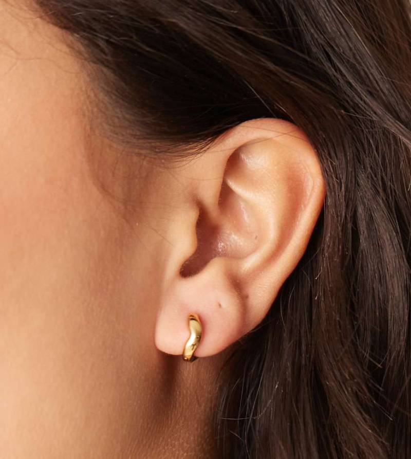 Orelia - Creolen mit 18-Karat-Vergoldung und rundem Wellen-Design-Goldfarben von Orelia