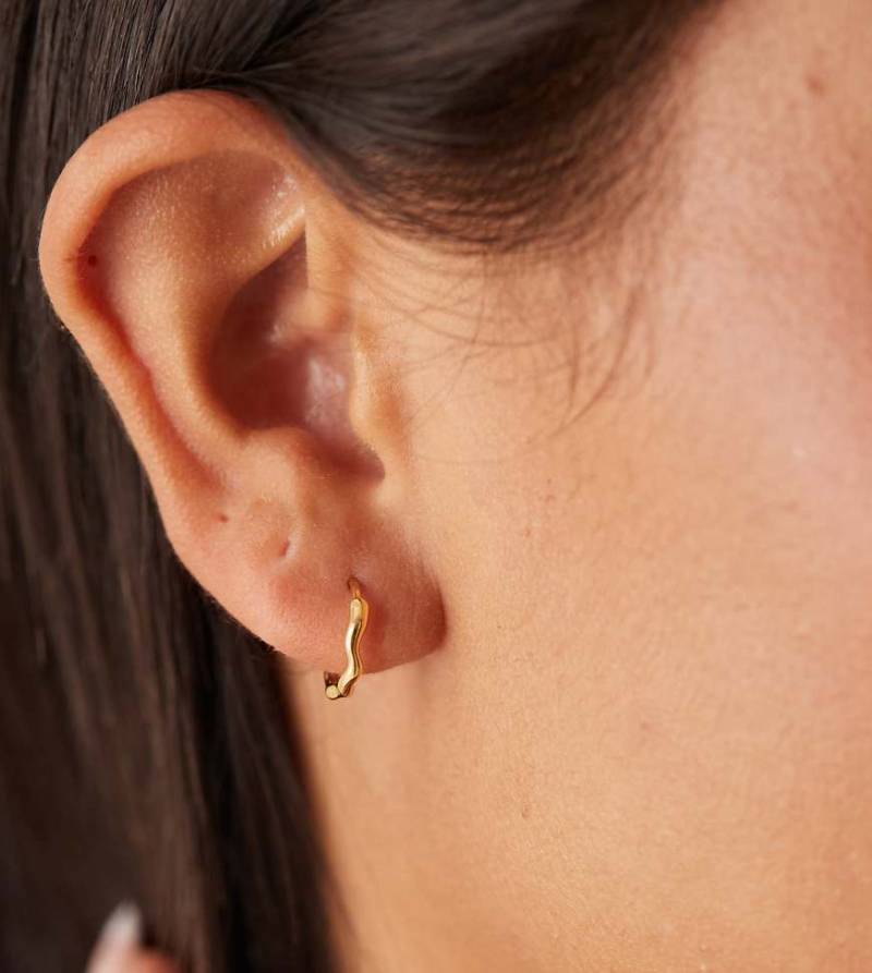 Orelia - Creolen mit 18-Karat-Vergoldung und rundem Wellen-Design-Goldfarben von Orelia