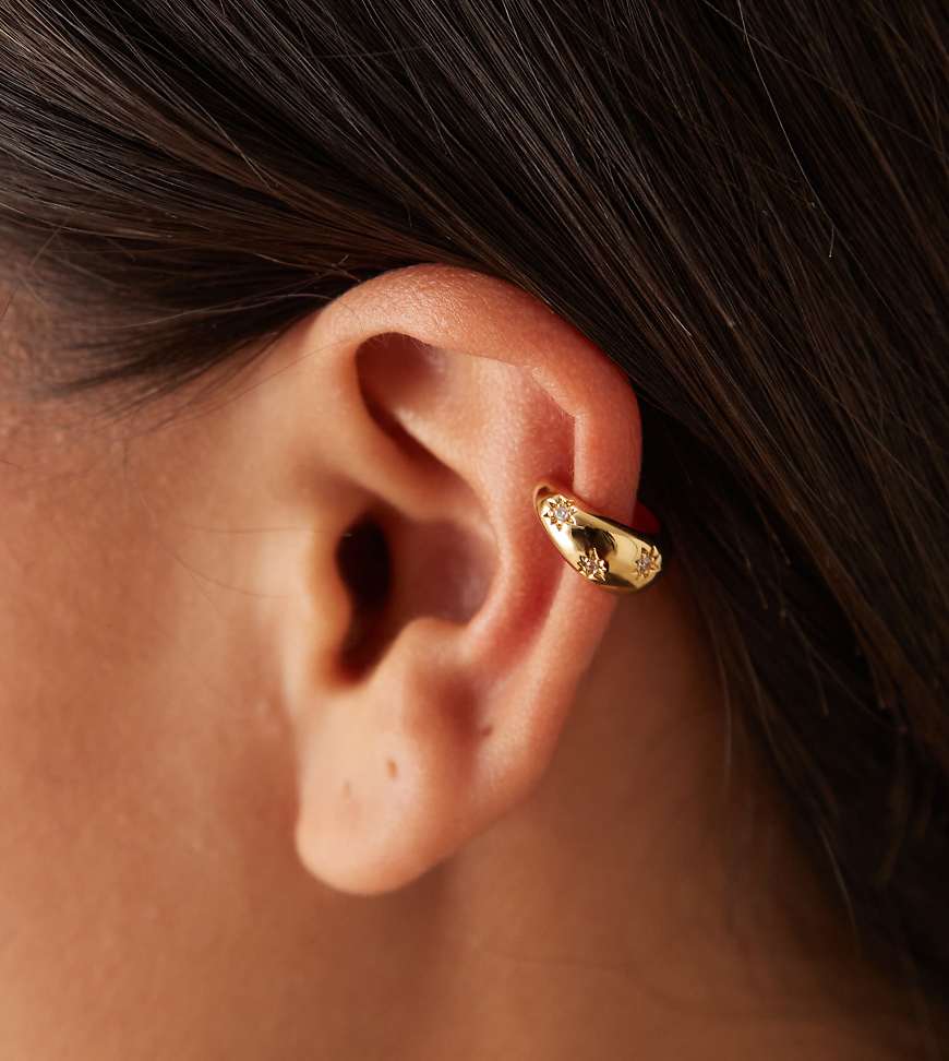 Orelia - Vergoldete Ohrklemme mit Gravur mit sternförmiger Kristallverzierung-Goldfarben von Orelia