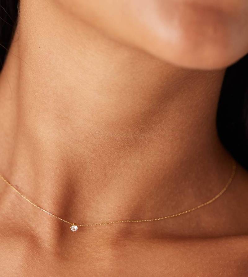 Orelia - Zarte Halskette mit 18-Karat-Vergoldung und Kristallanhänger-Goldfarben von Orelia