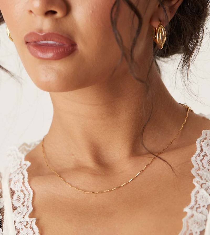 Orelia - Zarte Halskette mit welligem Design und 18-Karat-Vergoldung-Goldfarben von Orelia