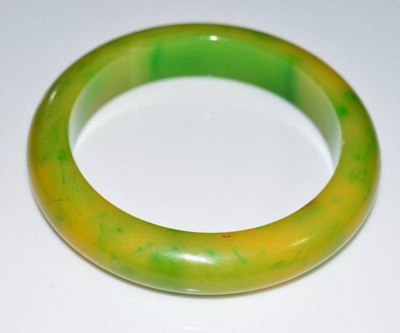 Vintage Grün Gelb Marmoriertes Bakelit Test Armband von OrganizedChaosLLCMa
