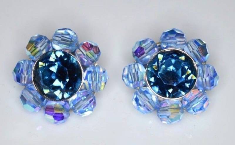 Vintage Krone Trifari Silber Ton Blau Ab Kristall Strass Ohrclips von OrganizedChaosLLCMa