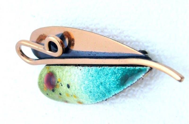 Vintage Matisse Renoir Signiert Seltene Grün Rot Emaille "Lilie" Blatt Laub Pin Brosche von OrganizedChaosLLCMa