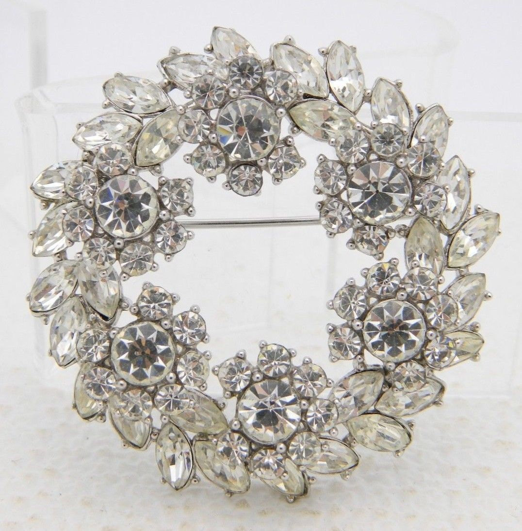 Vtg 1961 Trifari Silber Ton Klar Strass Große Blumenkranz Pin Brosche von OrganizedChaosLLCMa