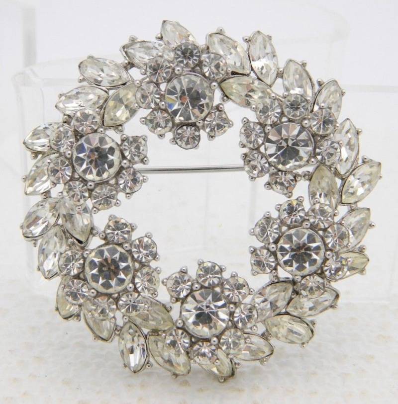 Vtg 1961 Trifari Silber Ton Klar Strass Große Blumenkranz Pin Brosche von OrganizedChaosLLCMa