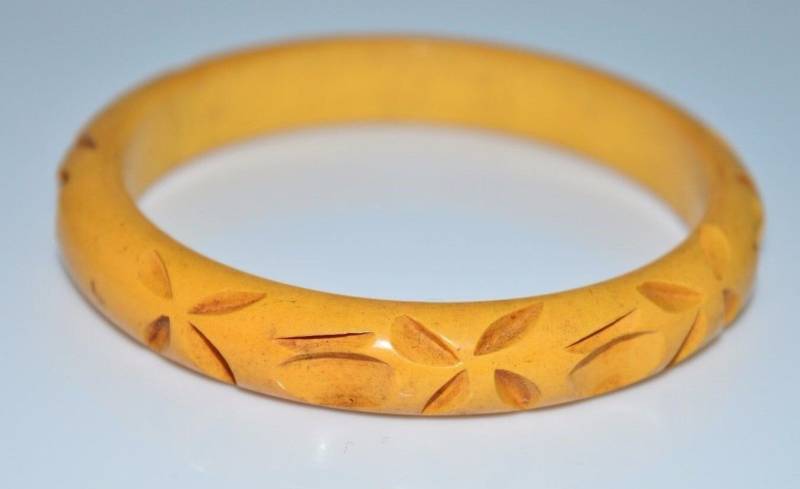 Vtg Butterscotch Gelb Bakelit Getestet Geschnitzte Blume Floral Armreif | B von OrganizedChaosLLCMa
