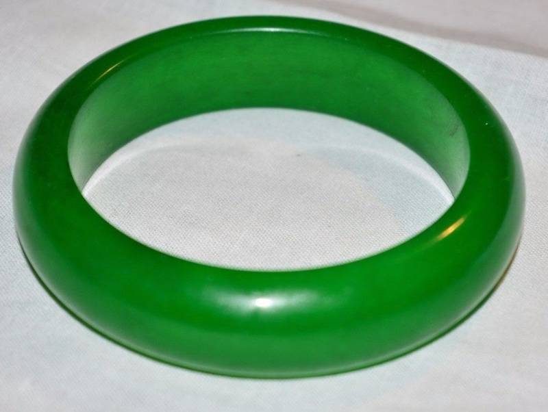 Vtg Gefärbter Grüner Quarz Stein Polierter Armreif von OrganizedChaosLLCMa