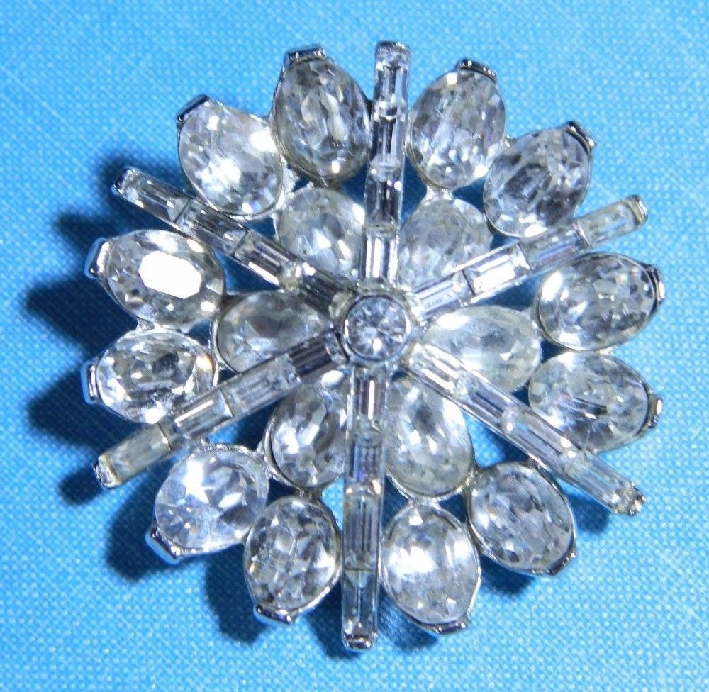 Vtg Krone Trifari Pat Pend Silber Ton Klar Strass Große Kranz Pin Brosche Vtg Krone Trifari Pat Pend Silber Ton Klar Strass Große Kranz Pin Brosche von OrganizedChaosLLCMa