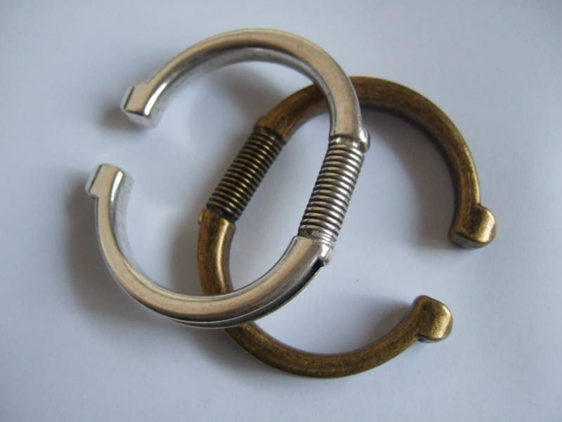 2stk Antikes Silber/Bronzee Dehnbar Verstellbar Haken Schloss Armreif Mit Inlay-Kanal Für Leder von OrientFinds