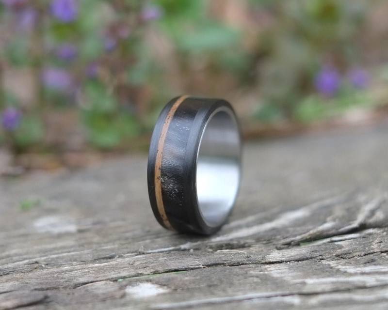 Büffelhorn Und Whiskyfass Ehering Aus Karbonfaser von OriginHG