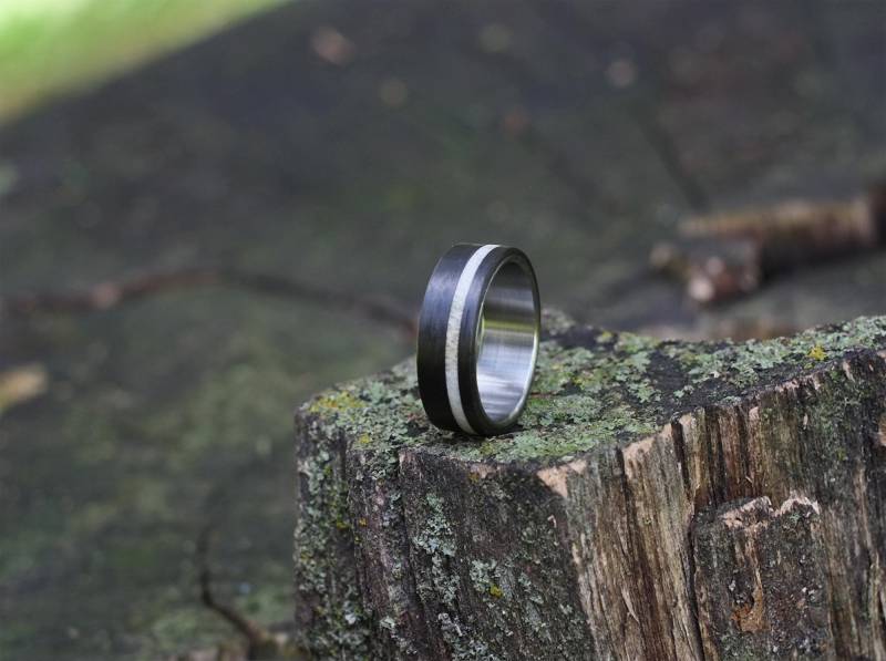 Geweih Ehering - Schwarzer Herrenring Matte Finish Carbon Fibre von OriginHG