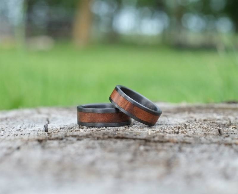 Holzring - Herren Ehering Mit Carbon Und Walnuss von OriginHG
