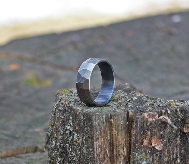Strukturierter Ehering - Flinted Steel Ring von OriginHG