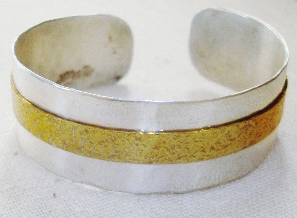 Handwerklich Geschmiedet Bill Zorn Sterling Silber Gold 1 "Breit Manschette Armband 41 Gramm 7 Zoll Rund, 3/4 Öffnung-1970Er Jahre Vintage New Handwerklich Geschmiedet Bill Zorn Sterling Silber Gold 1 "Breit Manschette Armband 41 Gramm 7 Zoll Rund, 3/4 Öffnung-1970Er Jahre Vintage New von OriginalCreation