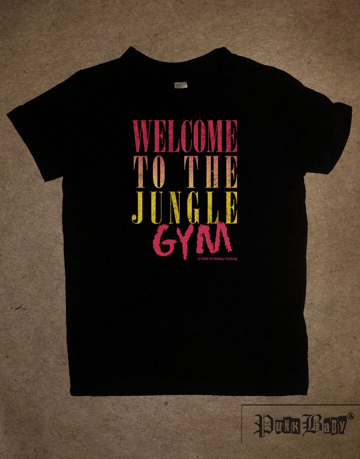 Willkommen Im Jungle Gym, Handsiebdruck, Schwarz, Baumwolljersey, Kinder-T-Shirt, Größe 4T, Für 80Er, Hair Metal, & Guns N' Roses Fans Willkommen Im Jungle Gym, Handsiebdruck, Schwarz, Baumwolljersey, Kinder-T-Shirt, Größe 4T, Für 80Er, Hair Metal, & Guns N' Roses Fans von OriginalPunkBaby