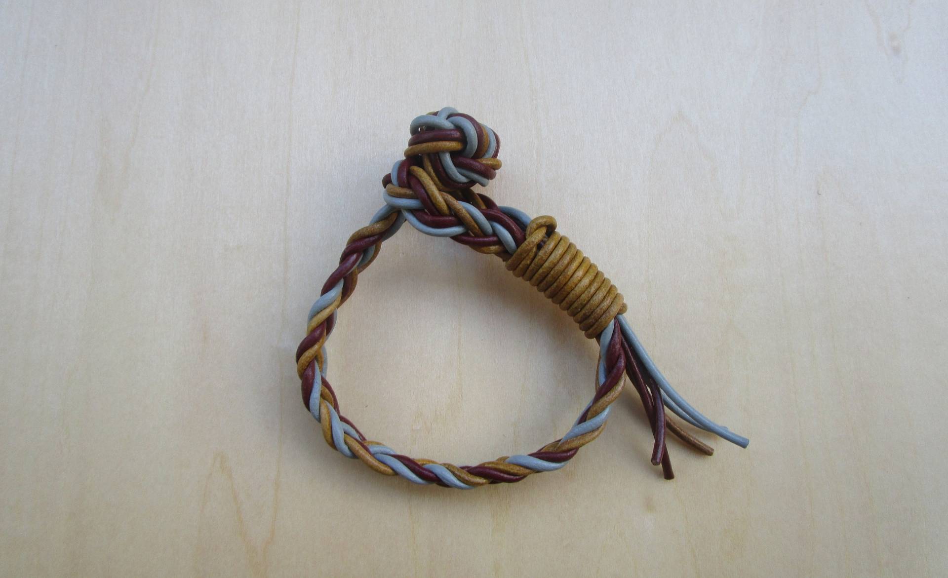 Lasso-Armband Aus Leder Geflochten Lasso-Armband Aus Leder Geflochten von Originalworkcreation