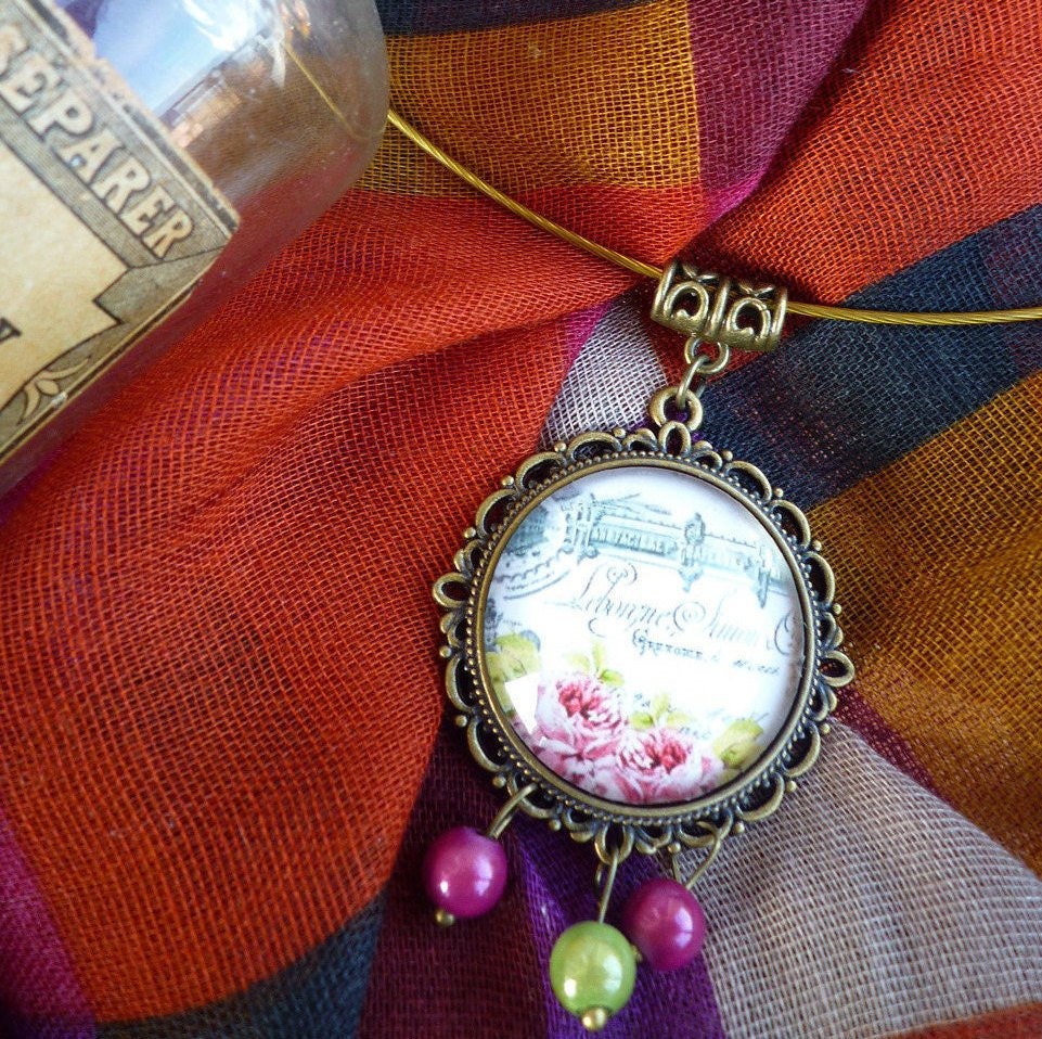 Bronze-Halskette Anhänger Gebogen Cabochon Glas Vintage, Retro-Geist Auf Unterstützung Bronze-Halskette Anhänger Gebogen Cabochon Glas Vintage, Retro-Geist Auf Unterstützung von Originelstore