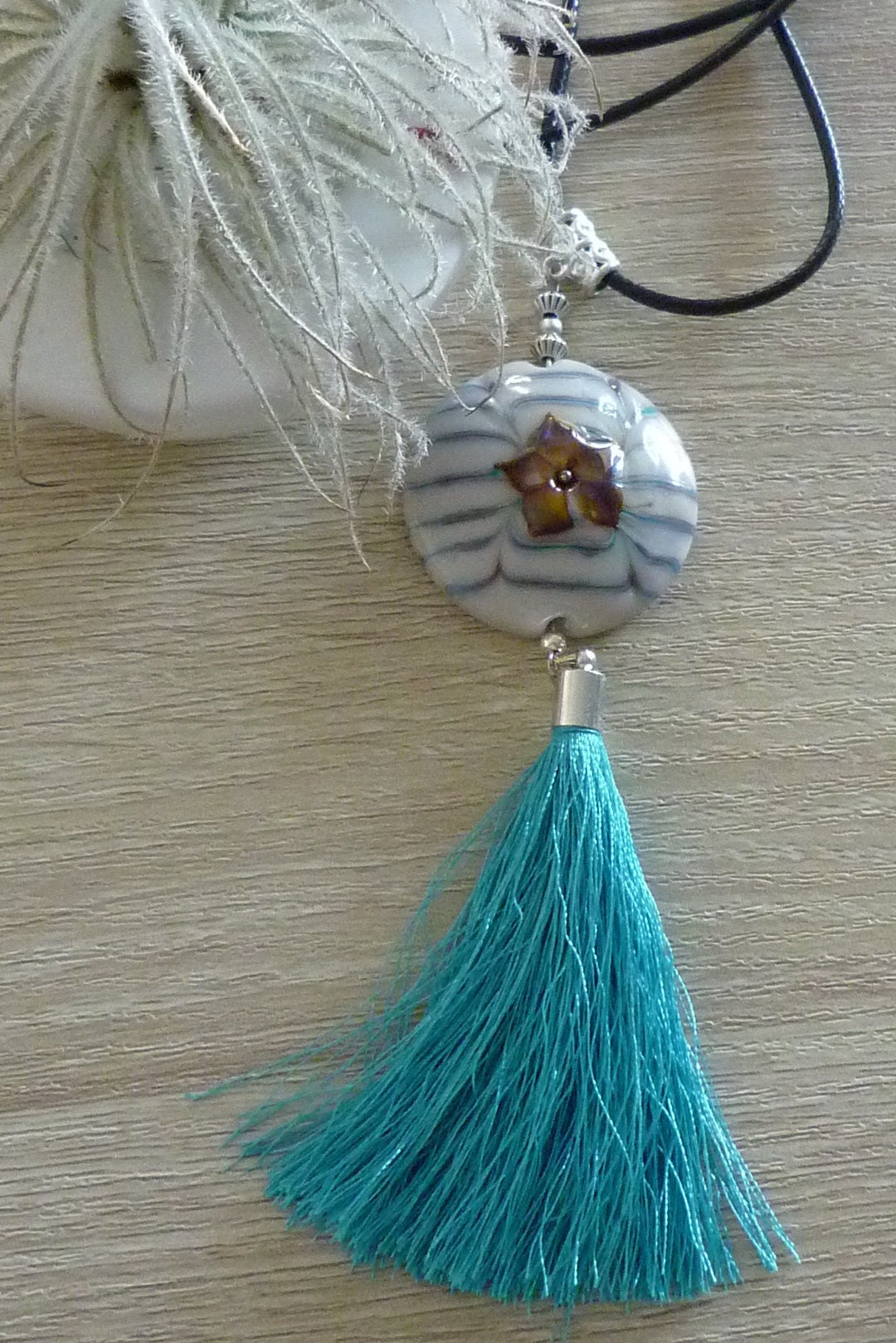Cabochon Gesponnen, Quaste Und Zentralen Blume Lampwork Glas Halskette Cabochon Gesponnen, Quaste Und Zentralen Blume Lampwork Glas Halskette von Originelstore