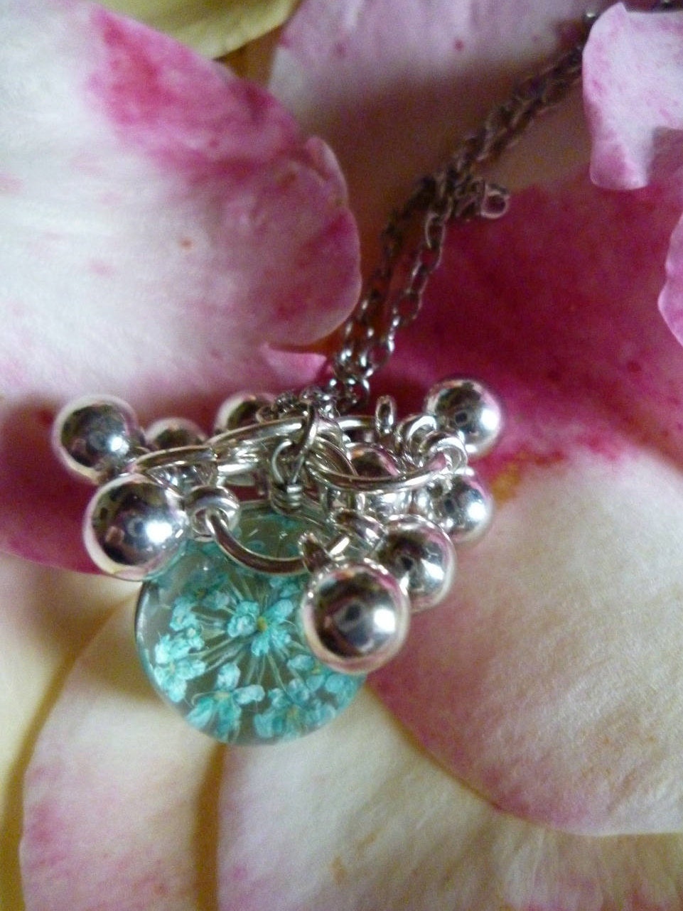 Collier Perle Von Getrockneten Blumen Namens Lord Collier Perle Von Getrockneten Blumen Namens Lord von Originelstore