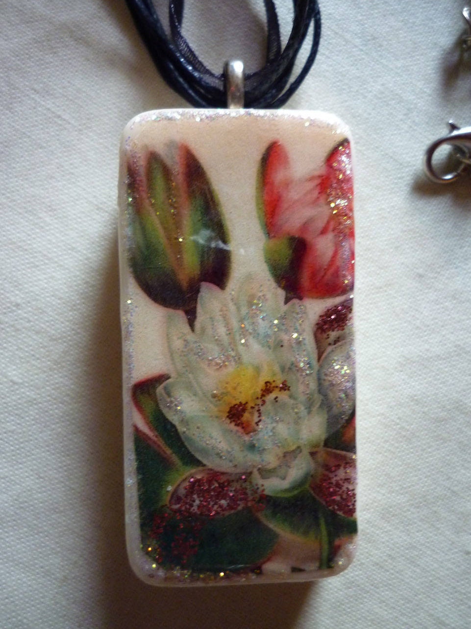 Halskette Anhänger Lotus Alte Bild Angewendet Auf Einem Domino Vintage Und Retro Halskette Anhänger Lotus Alte Bild Angewendet Auf Einem Domino Vintage Und Retro von Originelstore