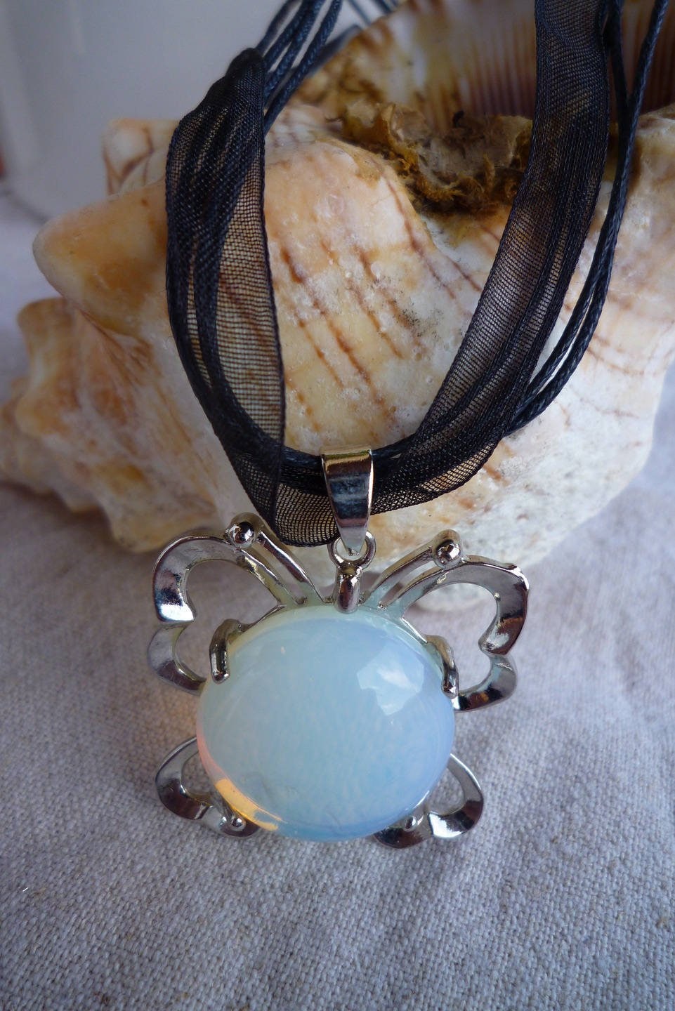 Opaline Und Silber Schmetterling Anhänger Halskette Opaline Und Silber Schmetterling Anhänger Halskette von Originelstore