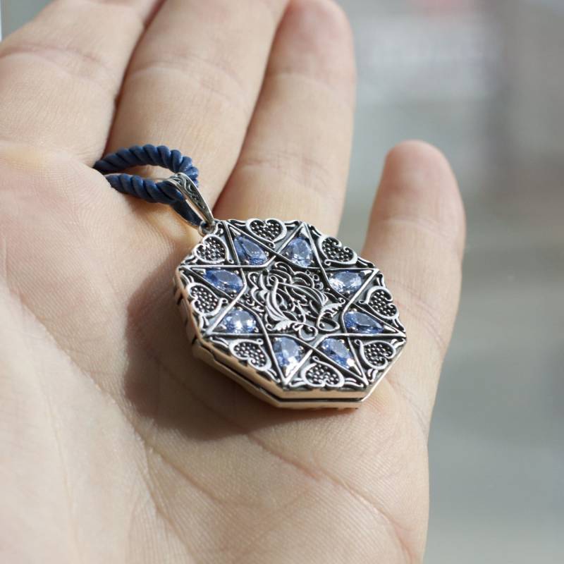 Bethlehem Amulett Medaillon, Sterling Silber, Oringo Fantasy Schmuck, Hergestellt in Charkiw, Ukraine Bethlehem Amulett Medaillon, Sterling Silber, Oringo Fantasy Schmuck, Hergestellt in Charkiw, Ukraine von OringoWorld