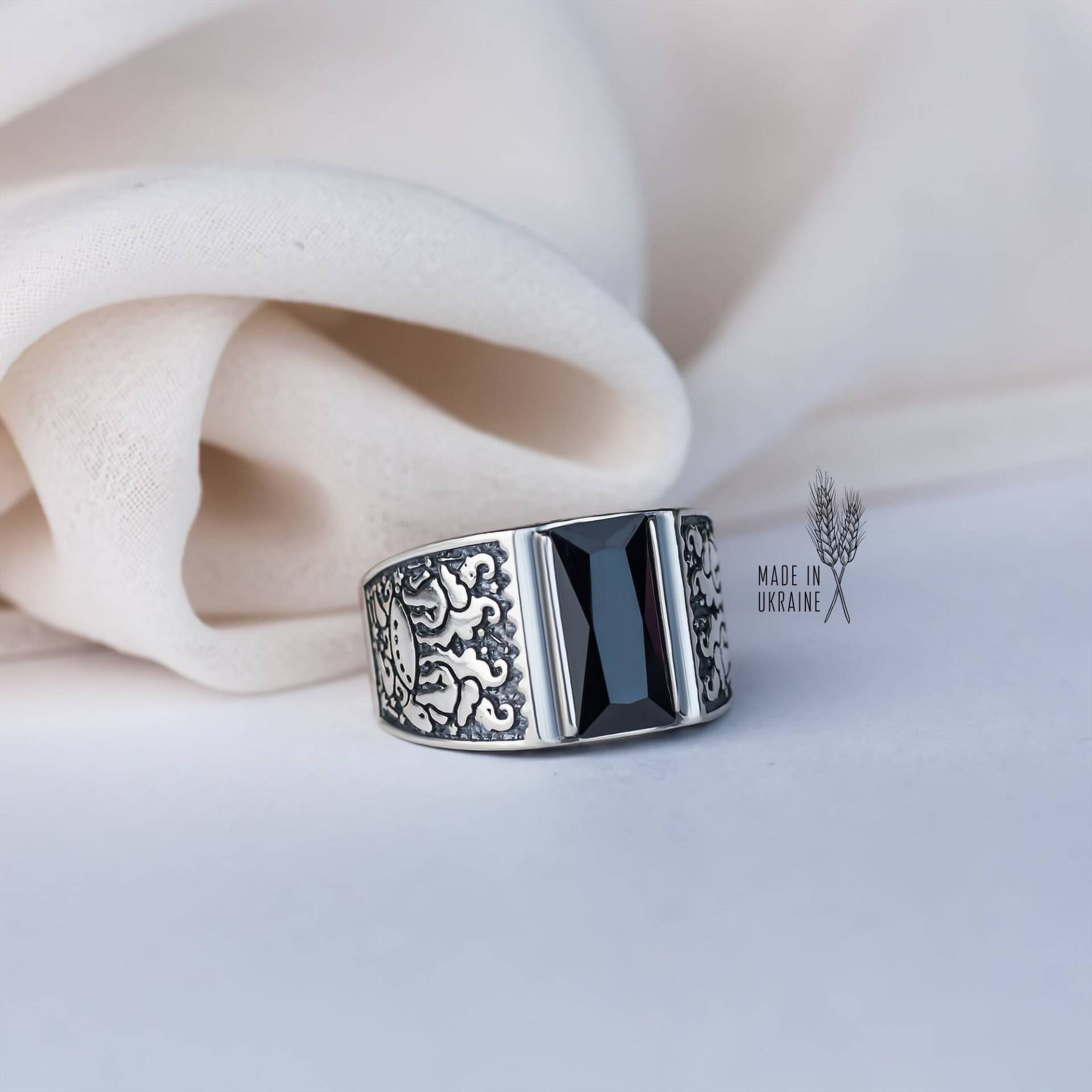 Flache Erde Ring, Sterling Silber, Oringo Bedeutungsvoller Schmuck, Hergestellt in Charkiw, Ukraine Flache Erde Ring, Sterling Silber, Oringo Bedeutungsvoller Schmuck, Hergestellt in Charkiw, Ukraine von OringoWorld