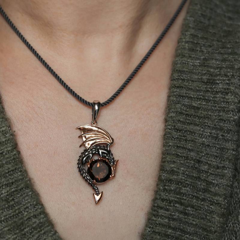 Silber Drache Rauchquarz Anhänger, Oringo Fantasy Schmuck, Hergestellt in Charkiw, Ukraine Silber Drache Rauchquarz Anhänger, Oringo Fantasy Schmuck, Hergestellt in Charkiw, Ukraine von OringoWorld